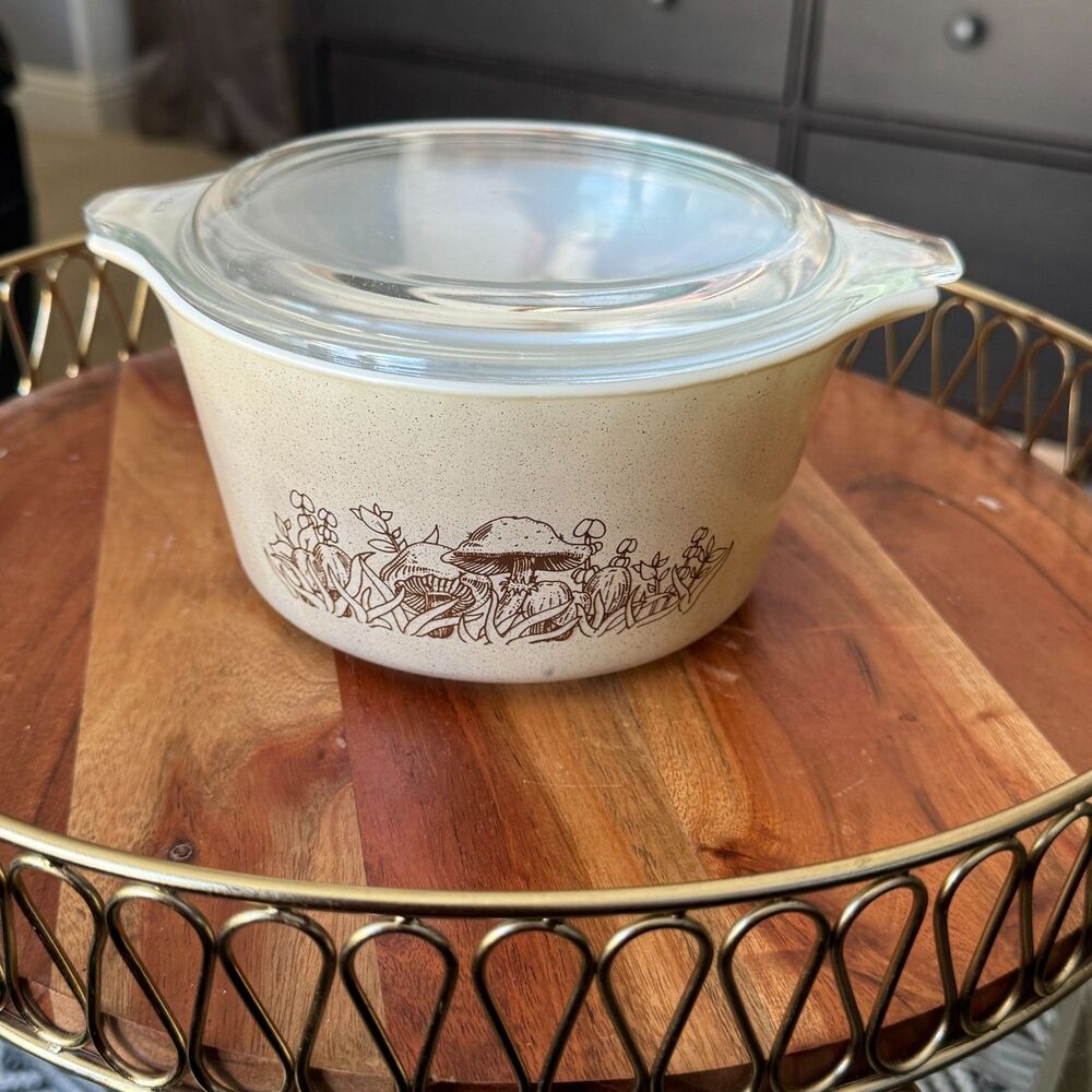 Pyrex Forest Fancies Mushroom 473 B Dishes with One Lid 1 Quart